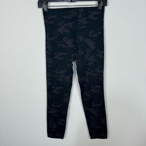 Spanx Look At Me Now Seamless Leggings Size Medium Black Camo